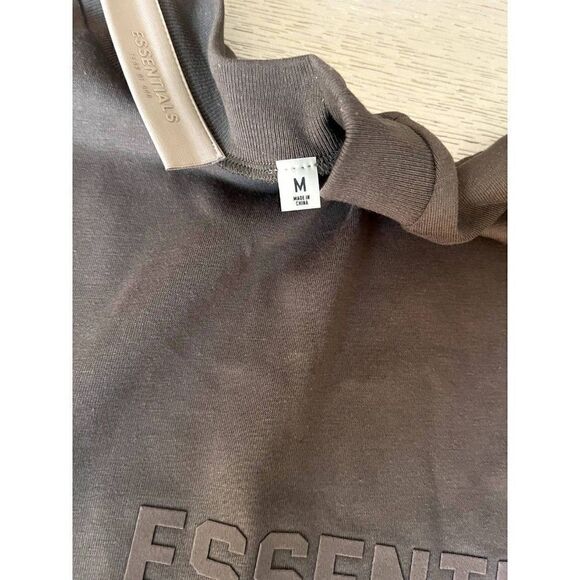 Fear of God Essentials T-Shirt Off Black NWT - Picture 4 of 5